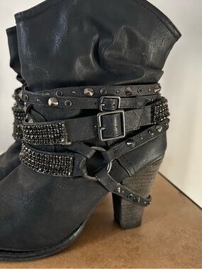 Size 9.5 Not Rated Black Studded Mid-Heel Ankle Boots